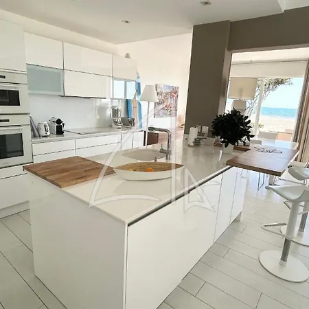Ref 2152 - T5 En Rez-de-plage Apartment